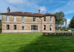 Another outdoor view of Cholwell Hall